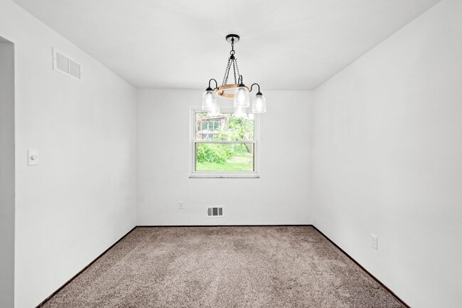 Building Photo - AVAILABLE JULY 1ST! UPDATED 3-bedroom!!