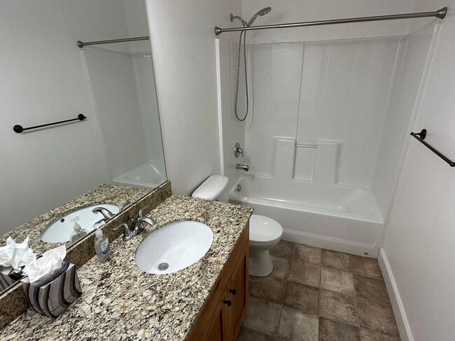 Building Photo - Luxurious Spacious layout in convenient Sa...
