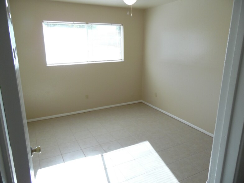 Building Photo - 1708 N Avenue R