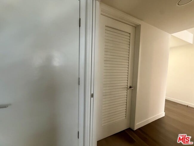 Building Photo - 901 Flower St