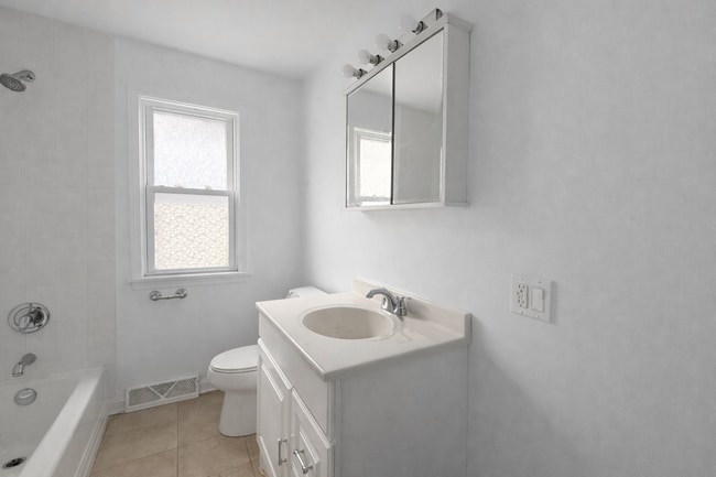 Building Photo - 4259 N Narragansett Ave