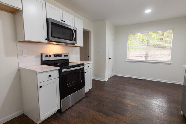 Building Photo - 605 Bonnie Bell Ln