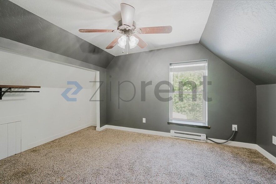 Building Photo - Unit