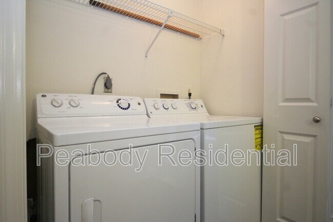Building Photo - 8027 Merry Oaks Ct