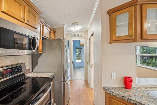 Building Photo - 6621 La Mesa Rd