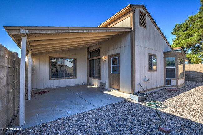 Building Photo - 815 E Calle Del Norte