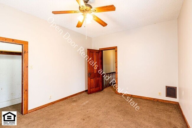 Building Photo - 112 W 2nd St