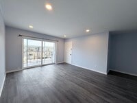 Building Photo - 9460 Bay Colony Dr