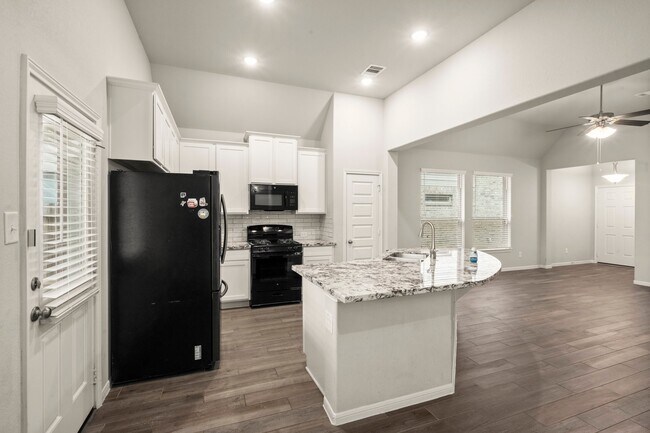 Building Photo - 6322 Lemon Balm Ln