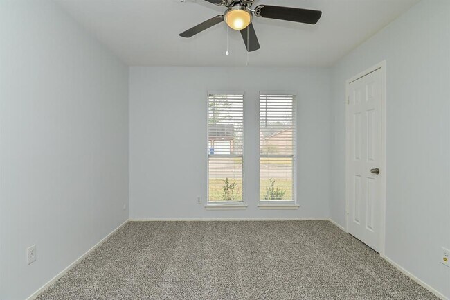 Building Photo - 11819 S Perry Ave