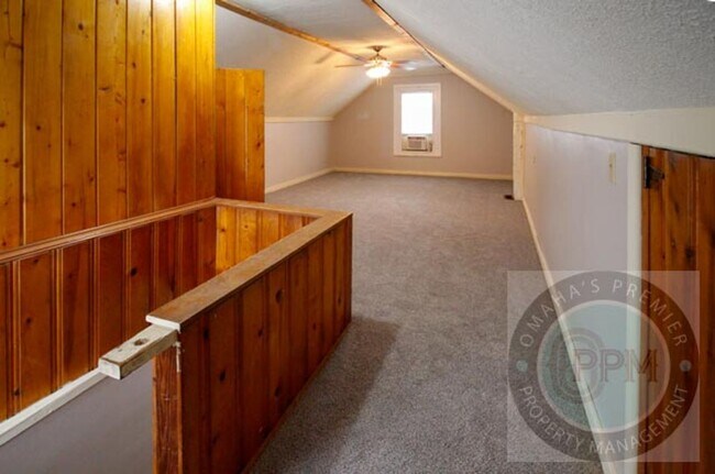 Building Photo - 3 Bed 1 Bath Located in Central Omaha