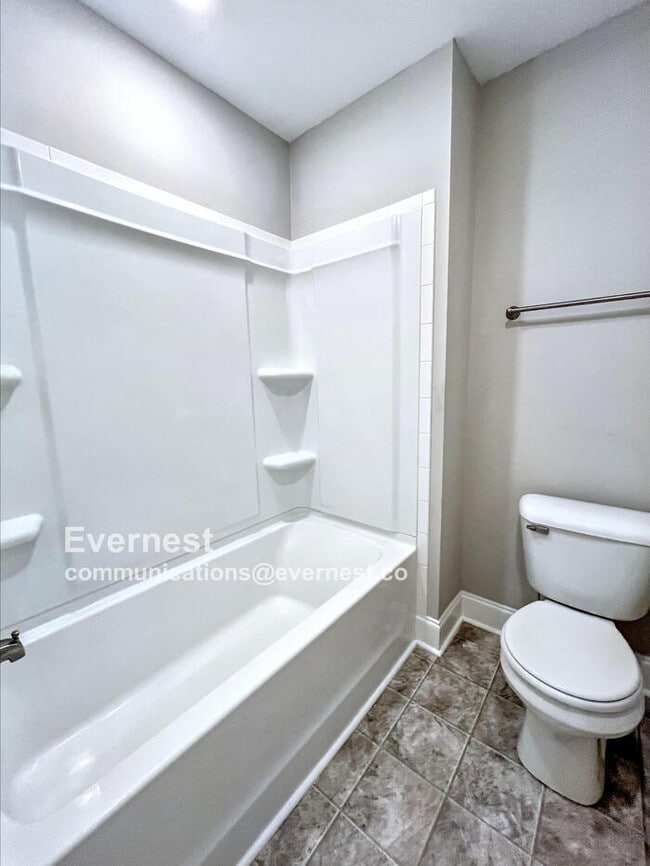 Building Photo - 805 Marksman Ct