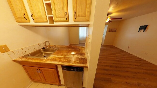 Building Photo - 1 Bedroom, 1 Bathroom Condo Rental in Hamp...