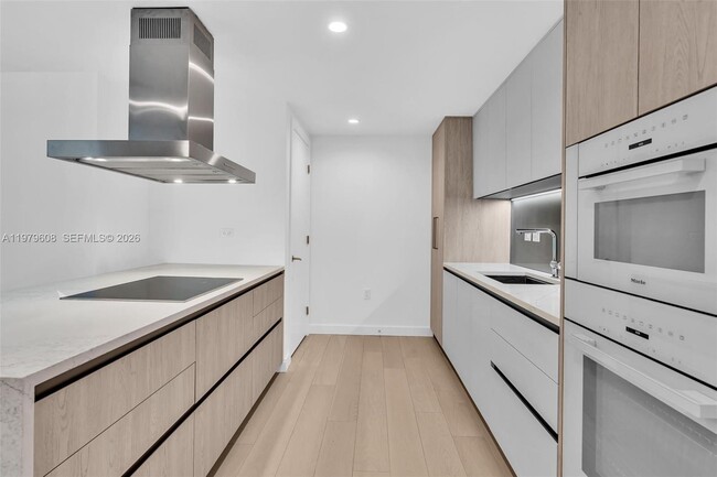 Building Photo - 9201 E Bay Harbor Dr