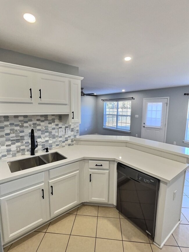 Building Photo - Ocean Springs home in the Waterford Village Subdivision!