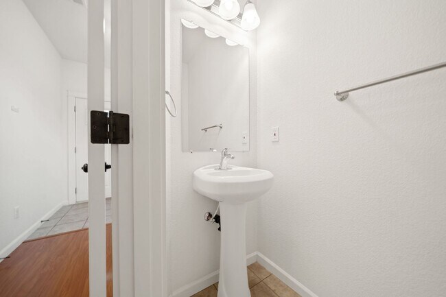 Building Photo - 1512 SE 117th Ave