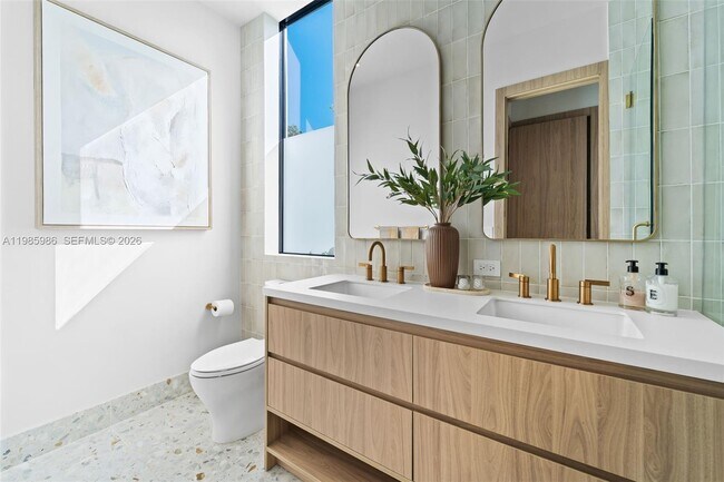 Building Photo - 8625 NE 10th Ave