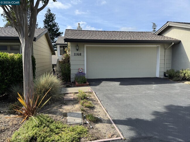 Building Photo - 1168 Alta Mesa