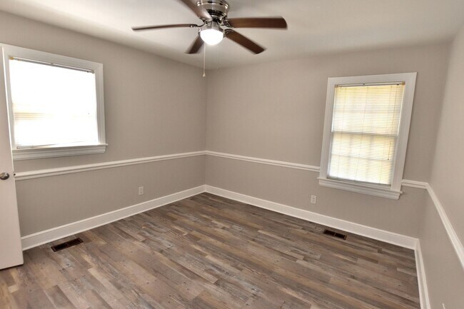 Building Photo - 708 Cedarbrook Dr