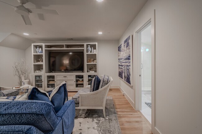 Building Photo - Open Concept custom build by Hudson Co in Highland Park!