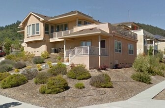 Building Photo - 5960-5964 Vista Ridge