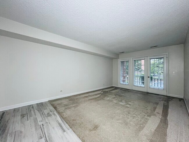 Building Photo - 520 Biesterfield Rd