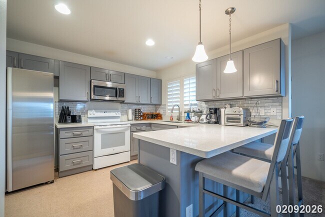 Building Photo - $4,800 /3 Bed / 2.5 Bath / FURNISHED or UNFURNISHED AVAILABLE