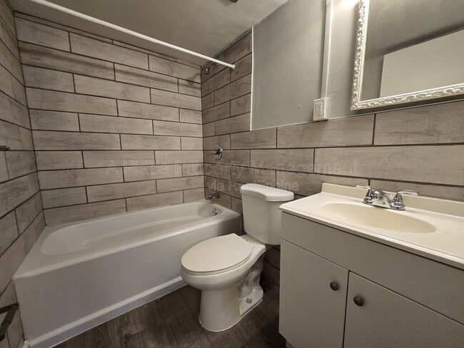 Building Photo - 2625 S Big Bend Blvd