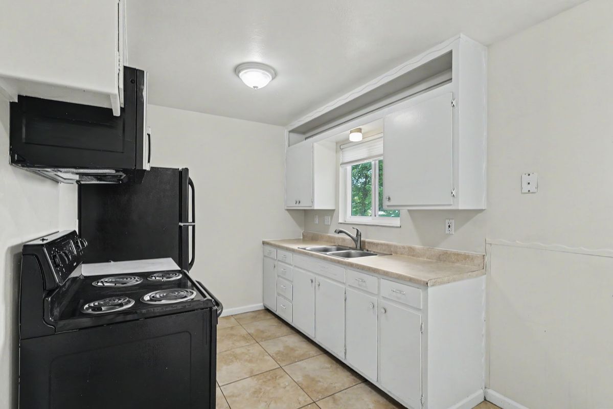 Building Photo - 1731 Auburn Dr