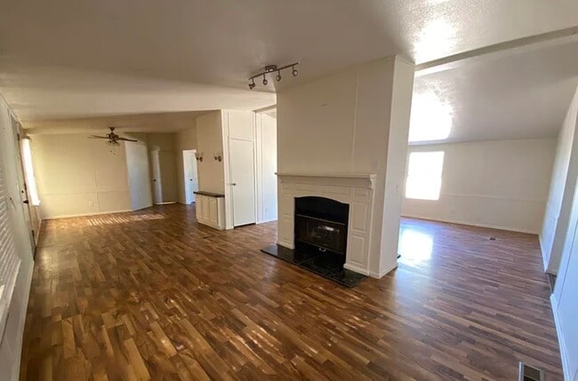 Building Photo - 4350 W Hammon Dr