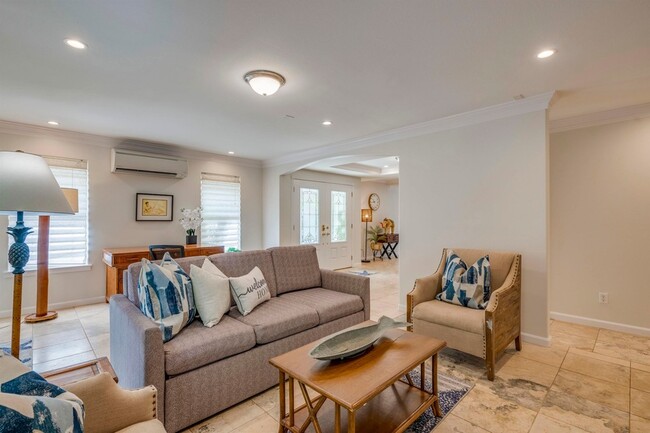 Building Photo - 912 N Niheu Pl