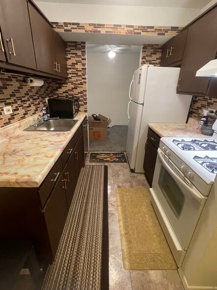 Building Photo - 7 Oak Creek Dr