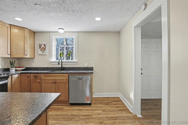 Building Photo - 4713 S 27th W Ave