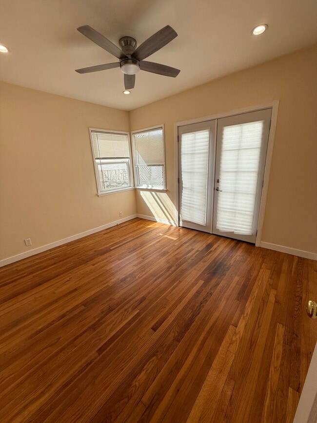 Building Photo - 431 N Catalina St