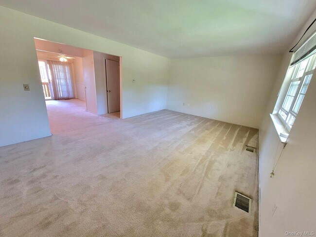 Building Photo - 27 Weathervane Dr