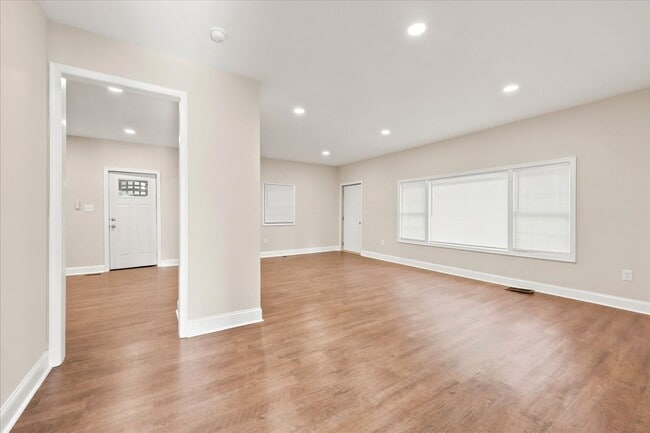 Building Photo - 1605 Brintons Bridge Rd