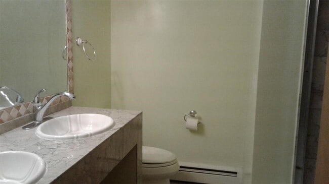 Building Photo - 2432 Rhonda Dr