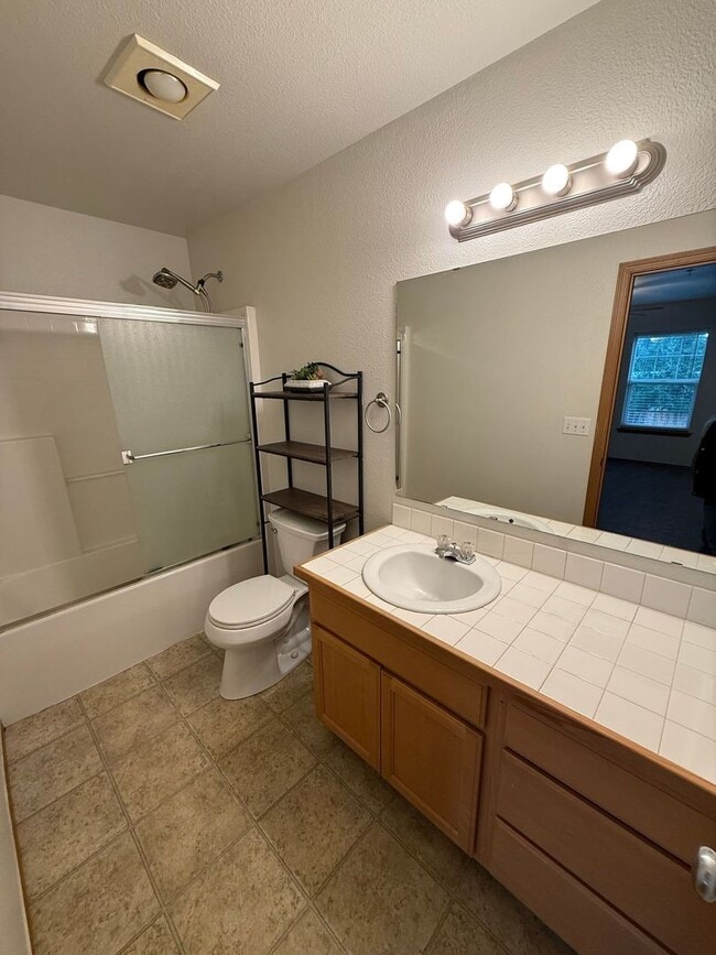 Building Photo - 4 bedroom townhome in Alicia Meadows with $500.00 off February rent if moved in by January end!