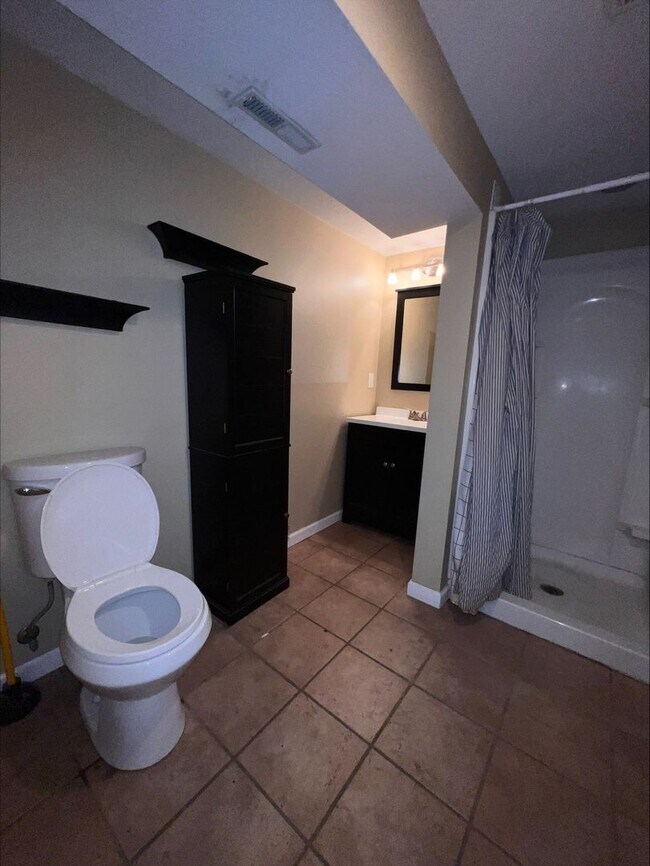 Building Photo - Coming Soon!!! Spacious 5 bedroom House Wi...