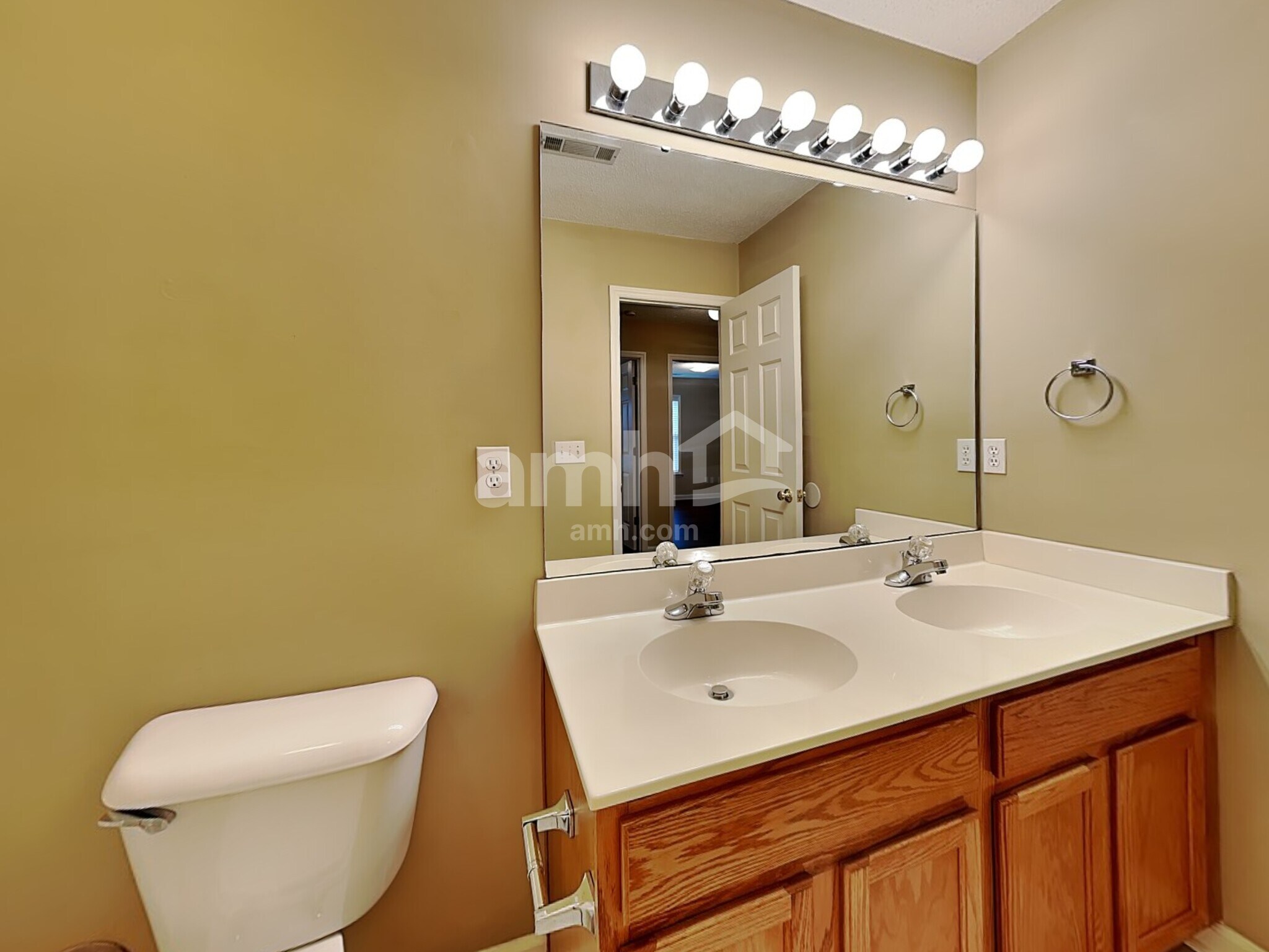Building Photo - 1473 Lewisburg Pointe Dr