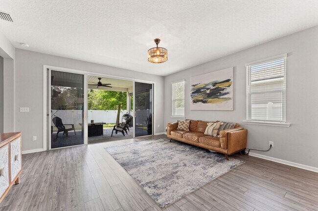 Building Photo - Serenity in Green Cove Springs!