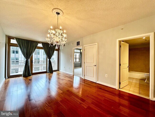 Building Photo - 888 N Quincy St