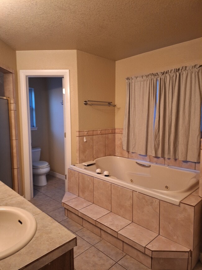 Building Photo - 9329 Shaver Dr