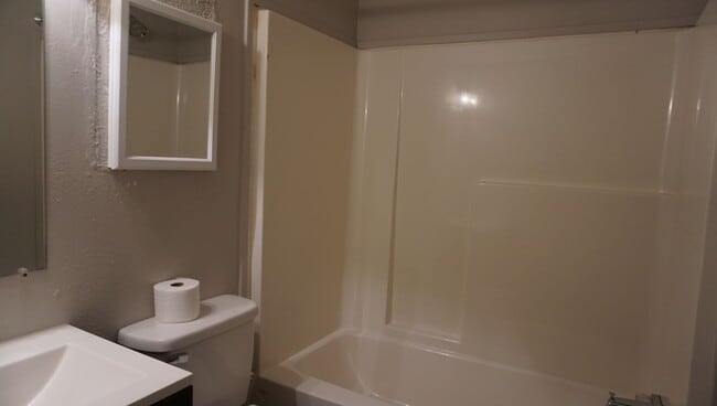 Building Photo - 3 Bedroom Mobile Home in the County