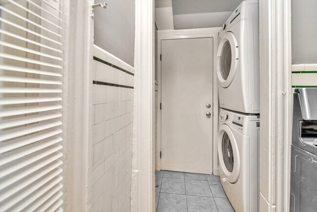 Building Photo - 146 Homestead St