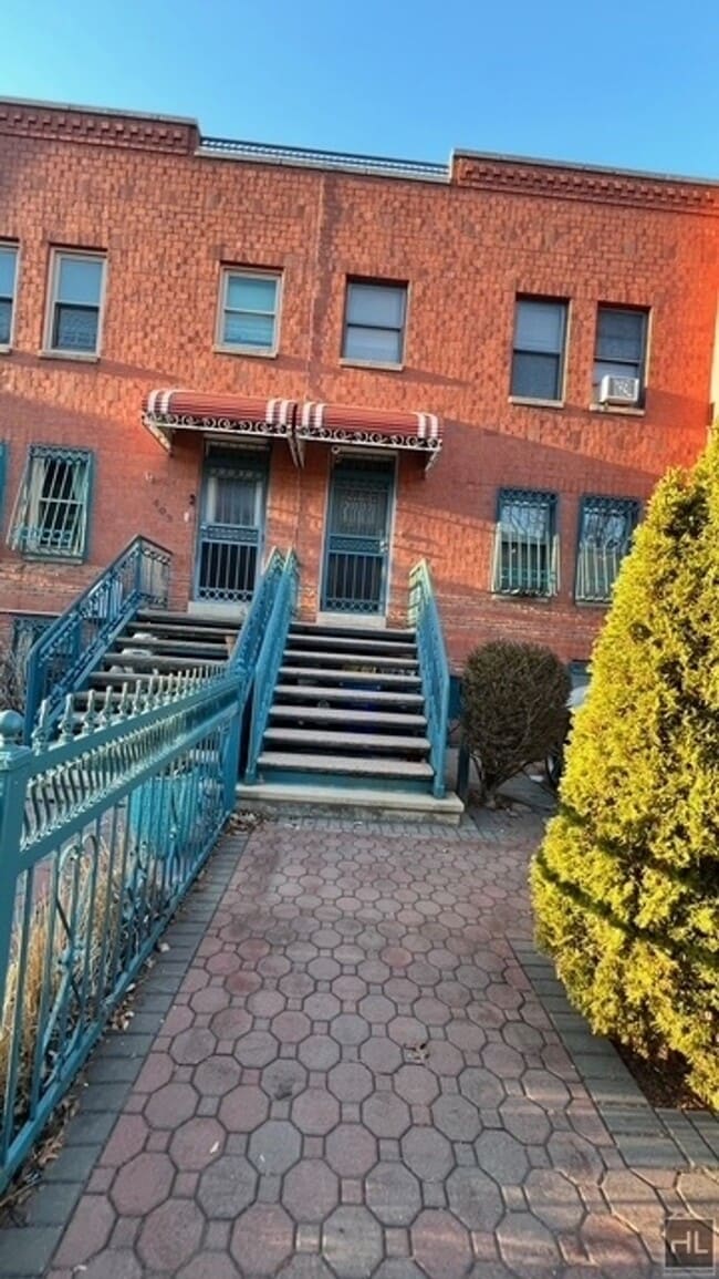 Building Photo - HALSEY STREET