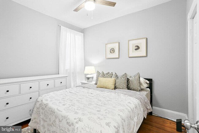 Building Photo - 1211 33rd St NW