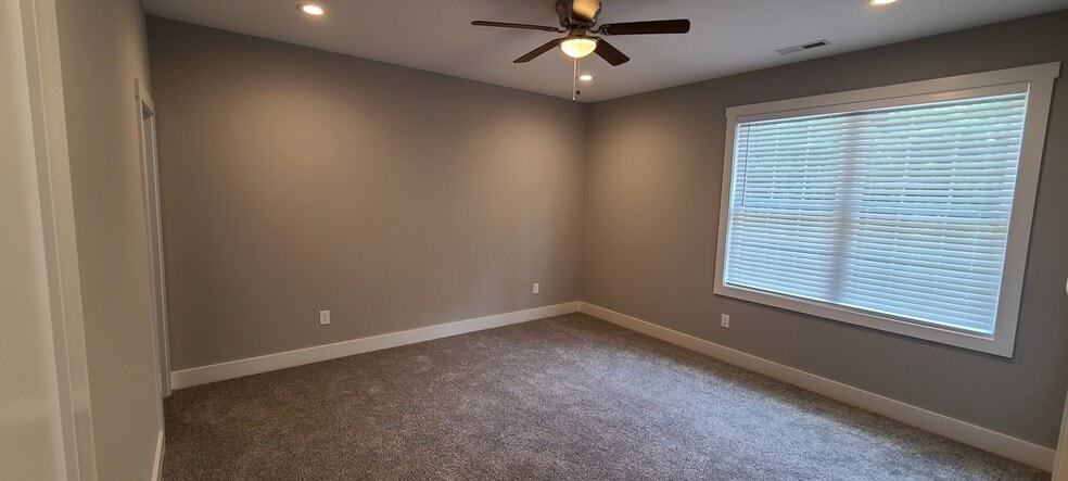 Building Photo - 109 Stone Dr