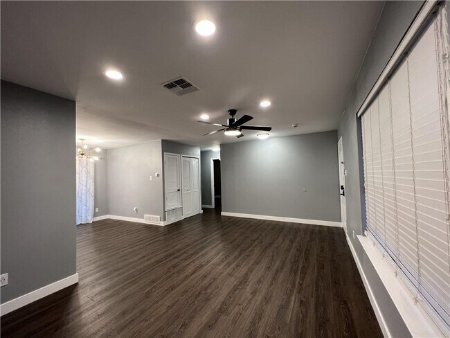 Building Photo - 7004 Colony Park Dr