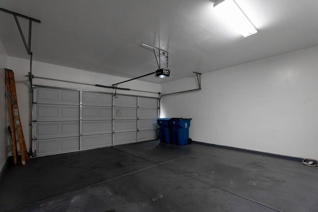 Building Photo - 2153 Jasper Bluff St